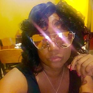 Meet your Posher, Dana